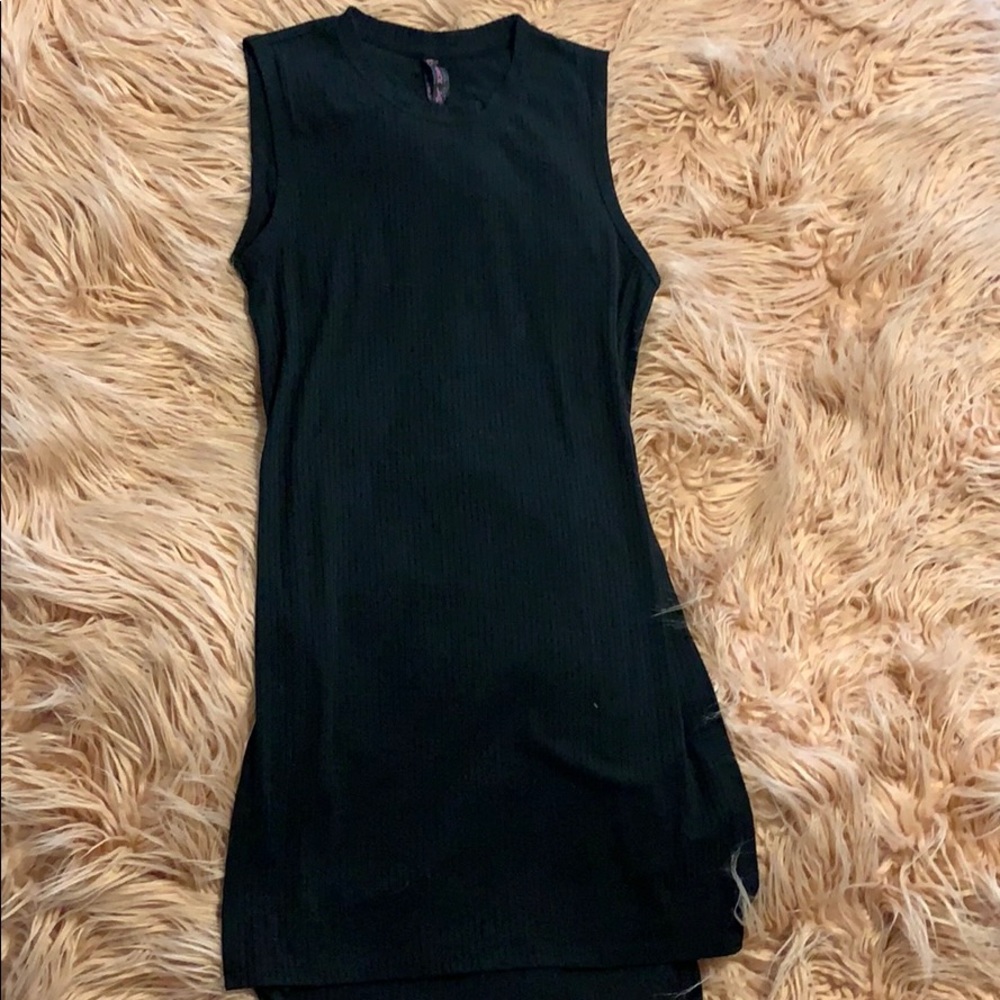 Black top with slots on the sides